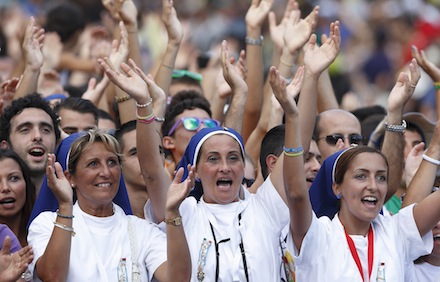 Pilgrims cheer before pope's encounter with youth in Cagliari, Sardinia