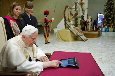 POPE SENDS FIRST TWITTER MESSAGE DURING GENERAL AUDIENCE AT VATICAN