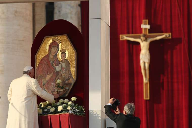 Pope Francis asks Mary's protection for Rome against coronavirus