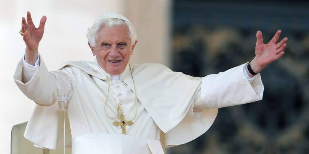 Benedict XVI: Francis, Charles and Biden lead tributes